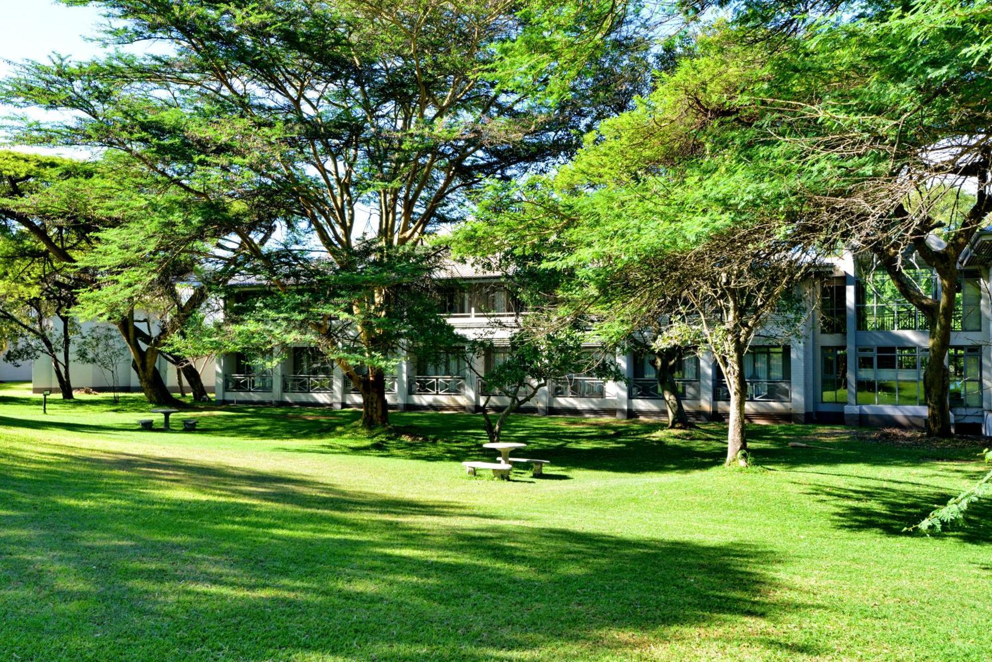 เครสต้าลอดจ์ฮาแร Hotel ฮาราเร ภายนอก รูปภาพ
